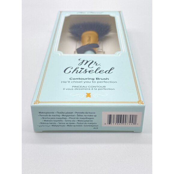 Too Faced Mr. Chiseled Contouring Brush - Picture 4 of 4